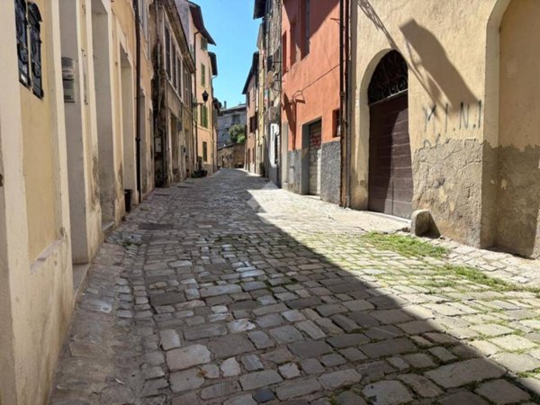 locale di sgombero in vendita a Terni in zona Centro Città