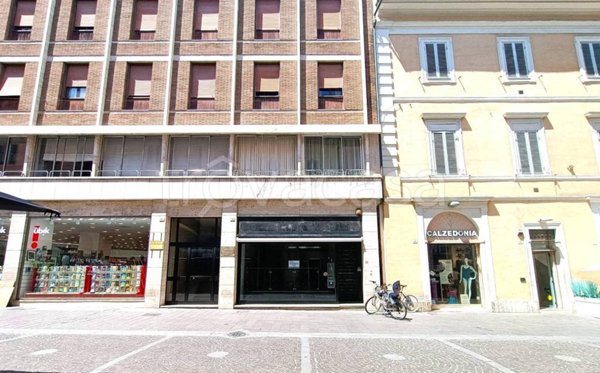 locale di sgombero in vendita a Terni