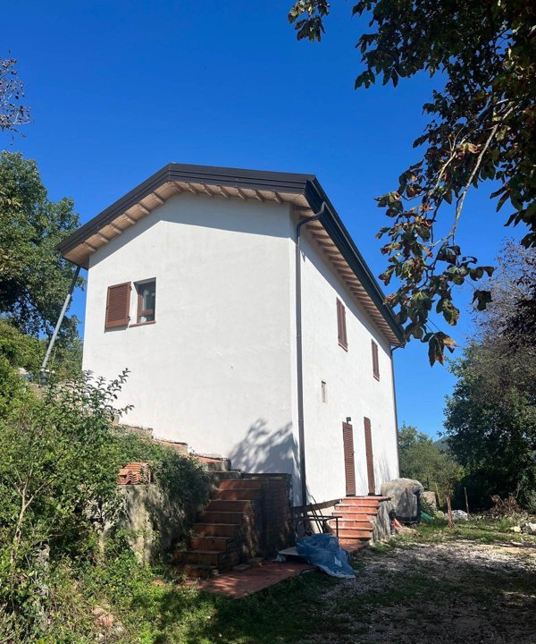 casa indipendente in vendita a Terni in zona Piediluco