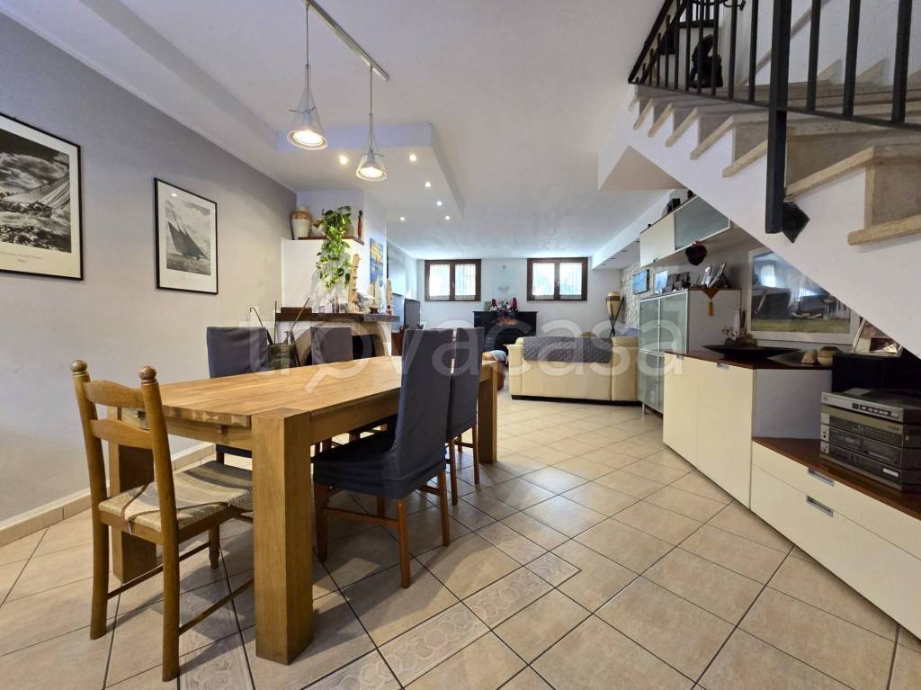 casa indipendente in vendita a Terni in zona Rivo