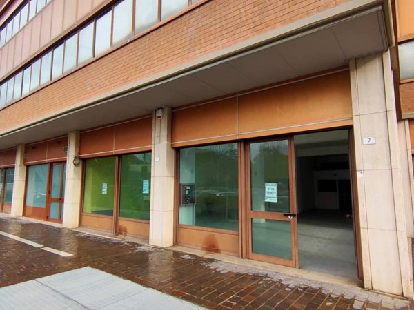 negozio in vendita a Terni in zona Centro Città