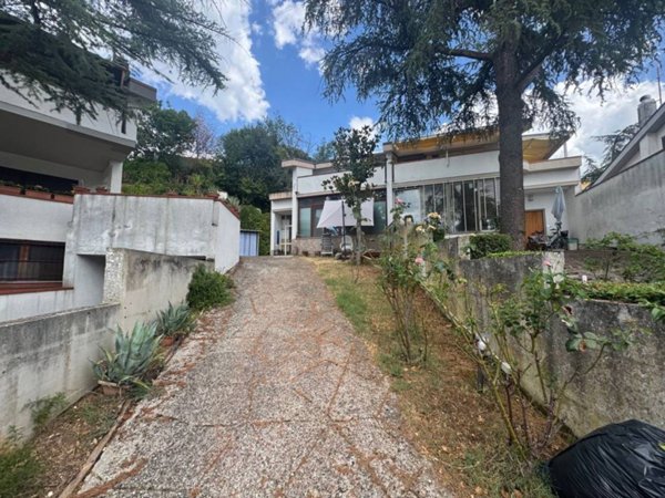 casa indipendente in vendita a Terni in zona Vocabolo Valenza