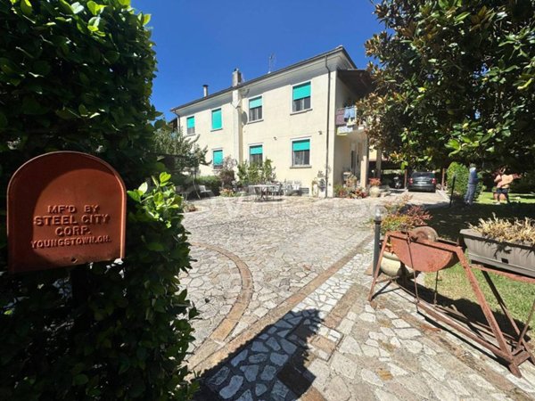 casa indipendente in vendita a Terni