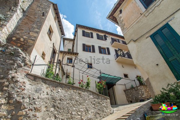 casa indipendente in vendita a Terni in zona Cesi