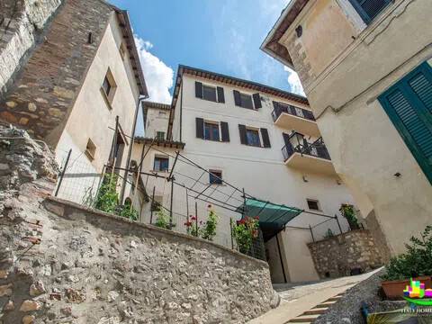 casa indipendente in vendita a Terni in zona Cesi