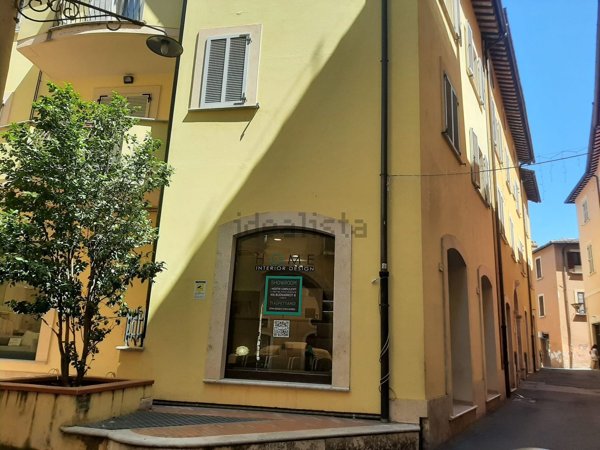 locale commerciale in vendita a Terni in zona Centro Città