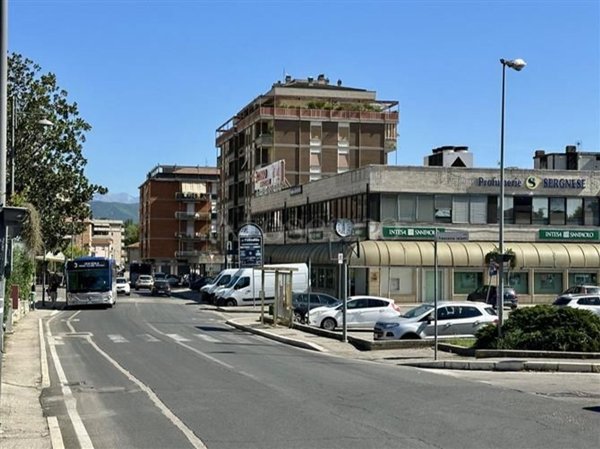locale commerciale in vendita a Terni