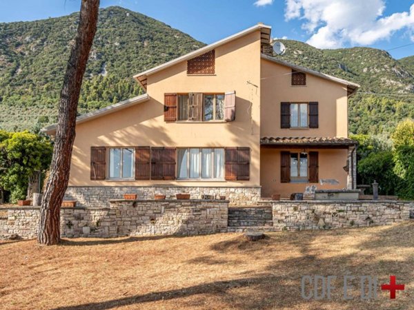 casa indipendente in vendita a Terni in zona Piedimonte