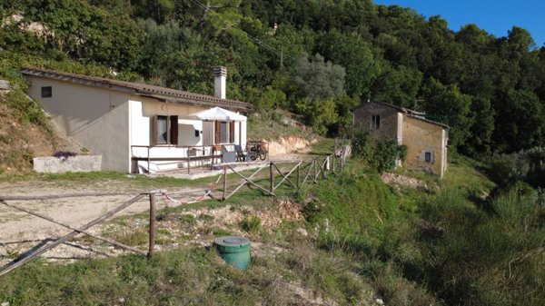 casa indipendente in vendita a Terni