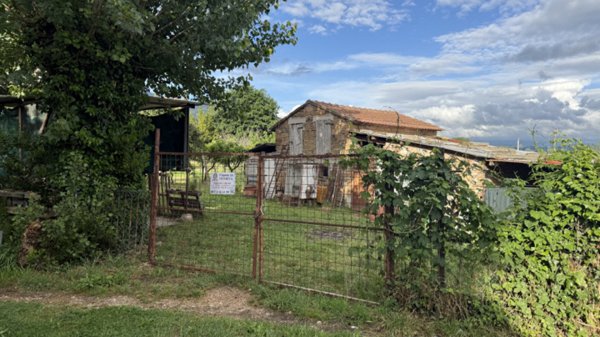 locale di sgombero in vendita a Terni in zona Gabelletta