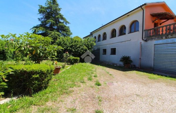 casa indipendente in vendita a Terni