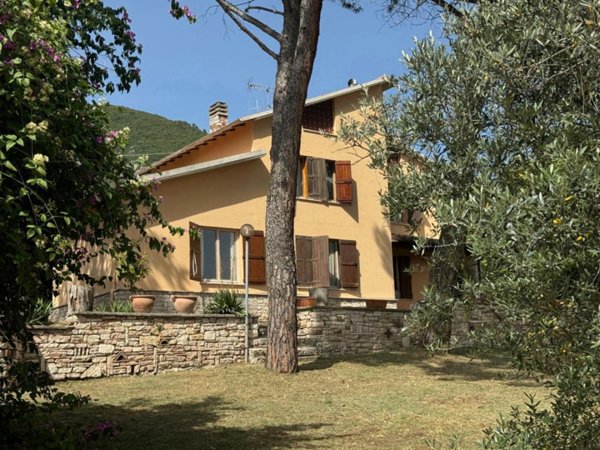 casa indipendente in vendita a Terni in zona Piedimonte