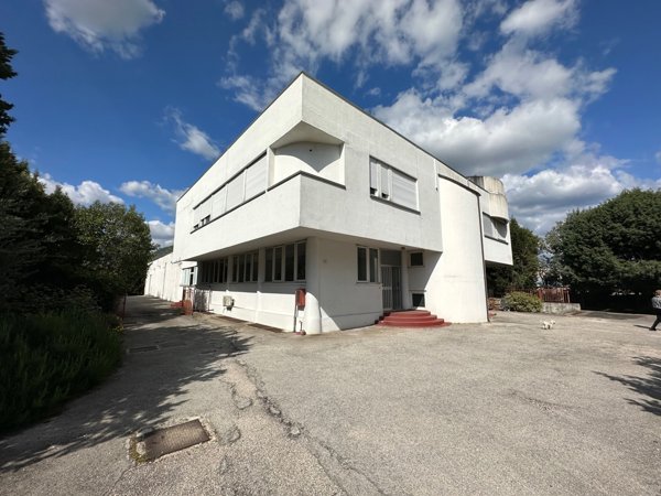 locale di sgombero in vendita a Terni