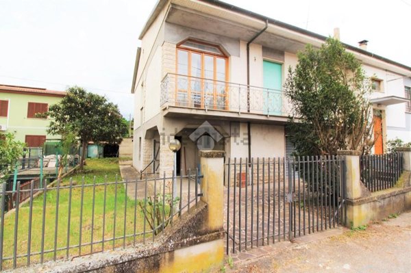 casa indipendente in vendita a Terni in zona Vocabolo Valenza