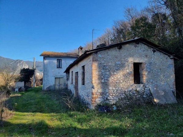 casa indipendente in vendita a Terni in zona Rivo