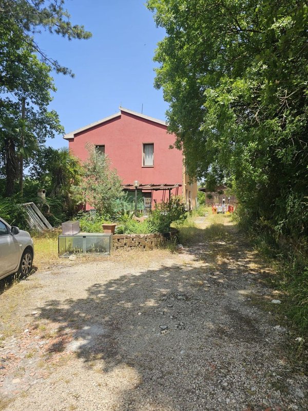 casa indipendente in vendita a Terni in zona Vocabolo Valenza