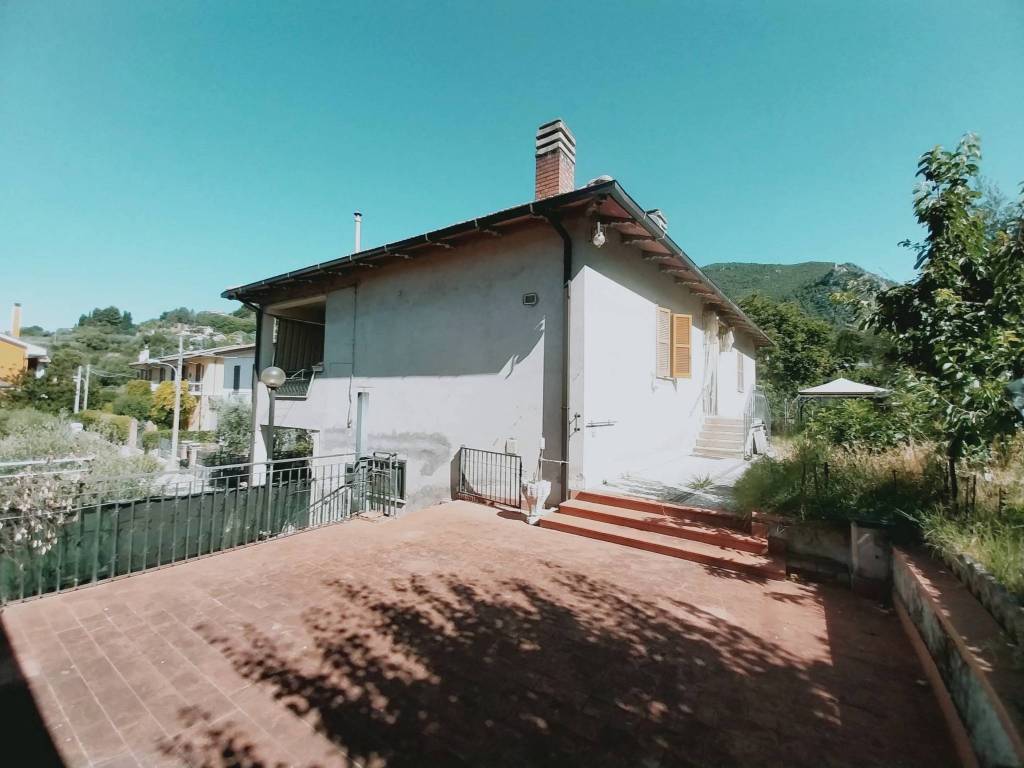 casa indipendente in vendita a Terni in zona Marmore