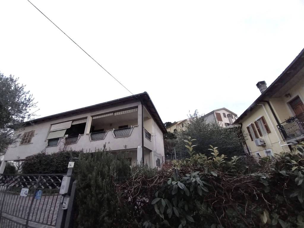 casa indipendente in vendita a Terni in zona Marmore