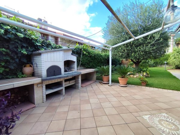 casa indipendente in vendita a Terni in zona Rivo