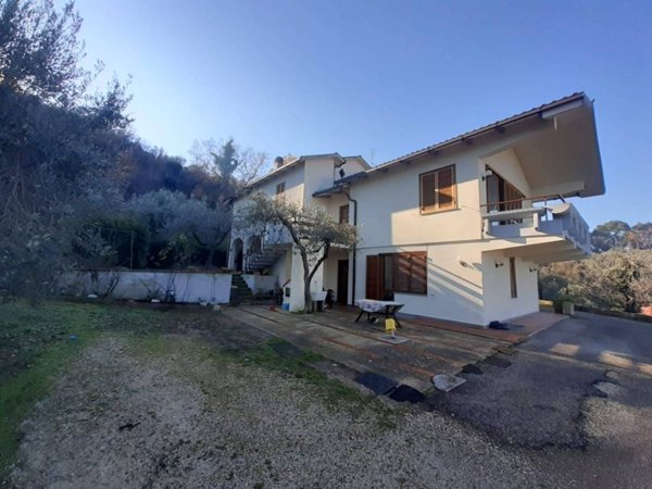 casa indipendente in vendita a Terni in zona Vocabolo Valenza