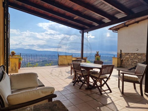 casa indipendente in vendita a Terni in zona Marmore