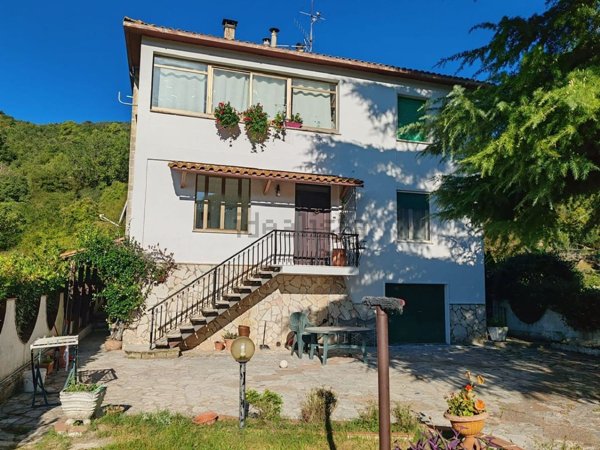 casa indipendente in vendita a Terni