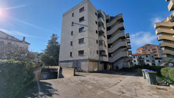 negozio in vendita a Terni in zona Vocabolo Valenza