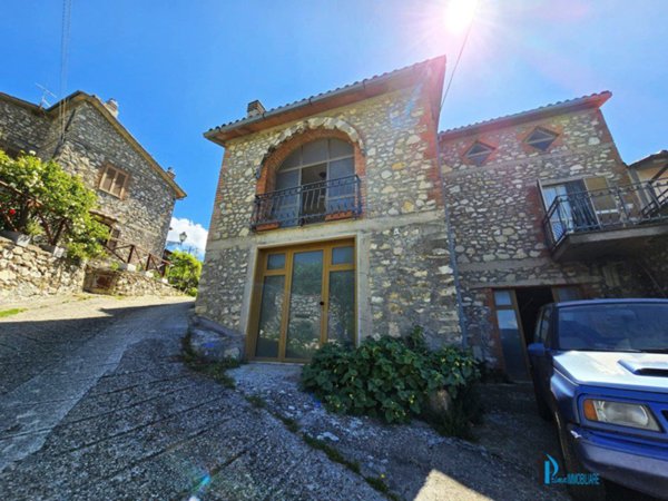 casa indipendente in vendita a Terni in zona Miranda