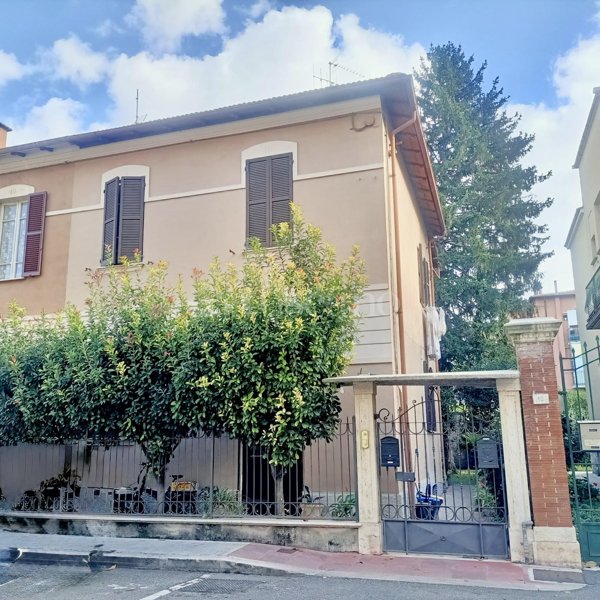 casa indipendente in vendita a Terni