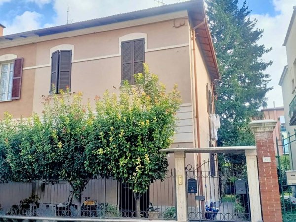 casa indipendente in vendita a Terni in zona Centro Città