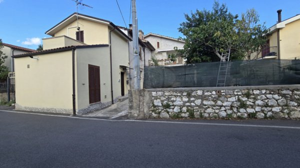casa indipendente in vendita a Terni in zona Vocabolo Valenza