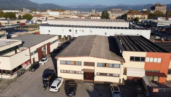 locale commerciale in vendita a Terni in zona Collescipoli