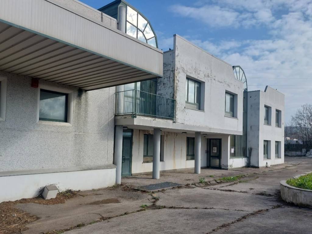 capannone in vendita a Terni in zona Collescipoli