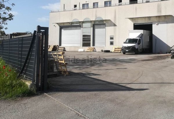 capannone in vendita a Terni in zona Collescipoli