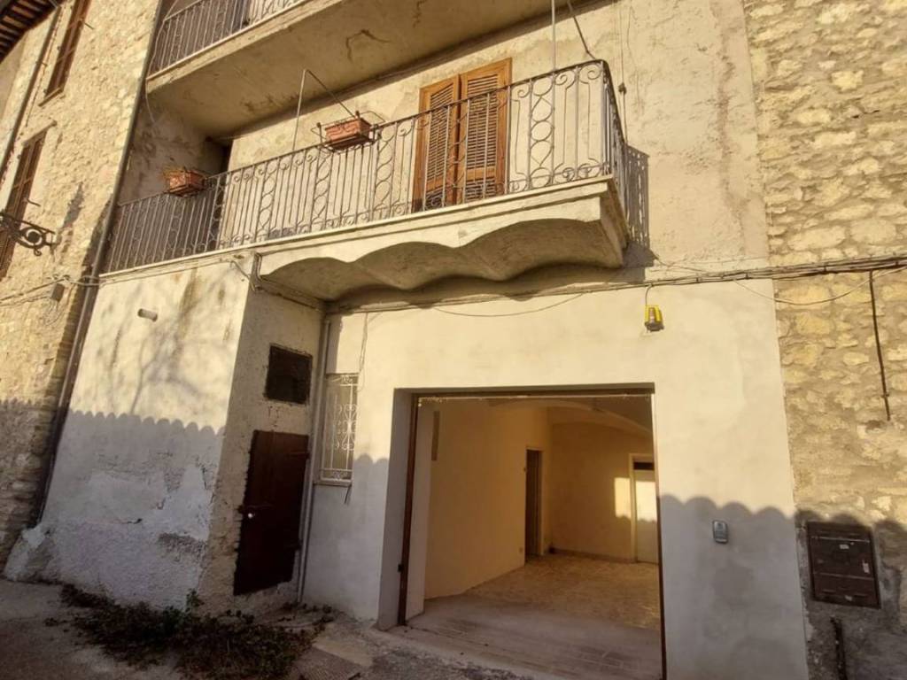 appartamento in vendita a Terni in zona Rivo