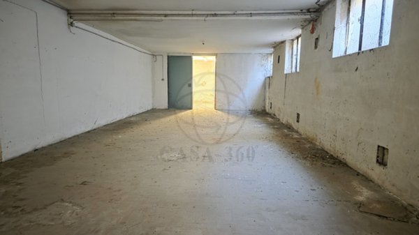 locale commerciale in vendita a Terni