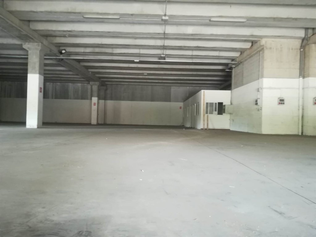 locale commerciale in vendita a Terni