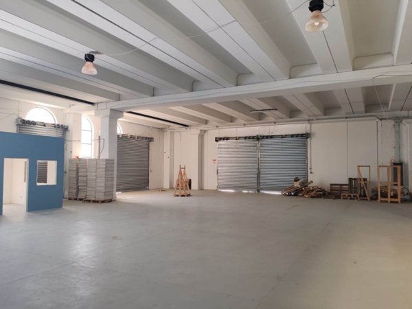 locale commerciale in vendita a Terni in zona Collescipoli