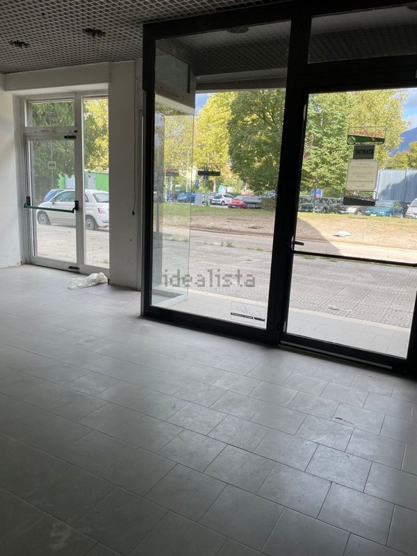 locale commerciale in vendita a Terni