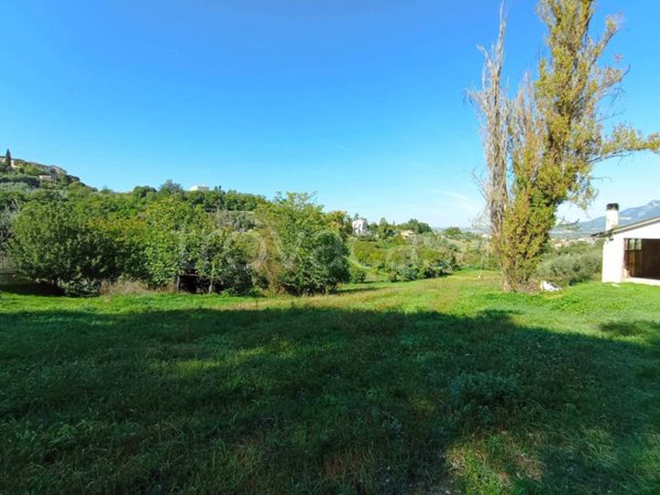 locale commerciale in vendita a Terni in zona Collescipoli