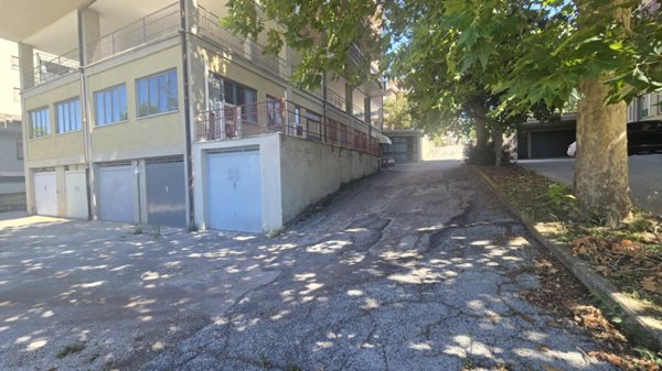 negozio in vendita a Terni in zona Piedimonte
