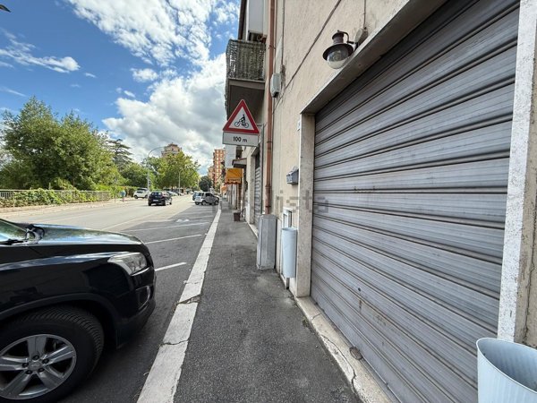 locale commerciale in vendita a Terni