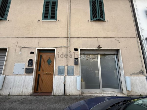 locale commerciale in vendita a Terni
