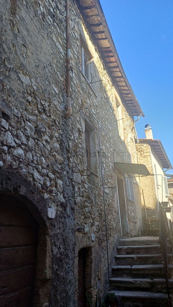 casa indipendente in vendita a Terni in zona Centro Città