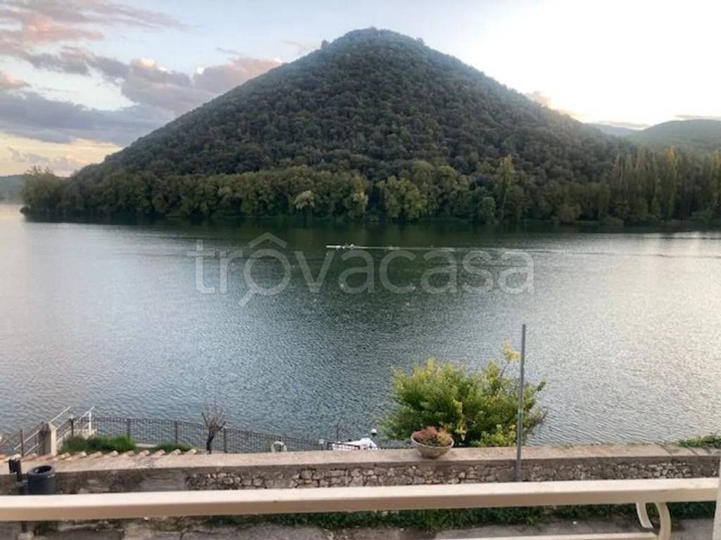 appartamento in vendita a Terni in zona Piediluco