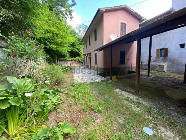 casa indipendente in vendita a Terni