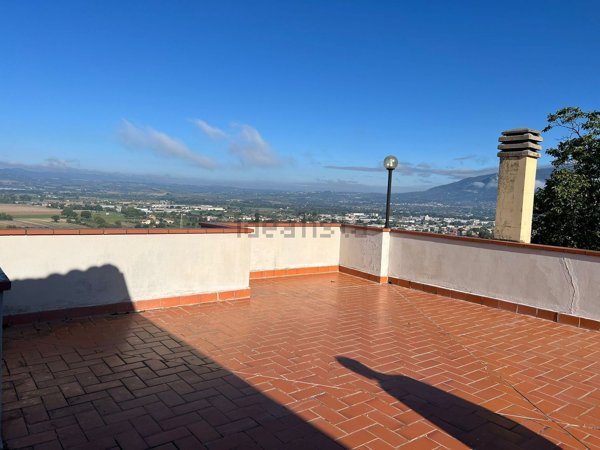 casa indipendente in vendita a Terni