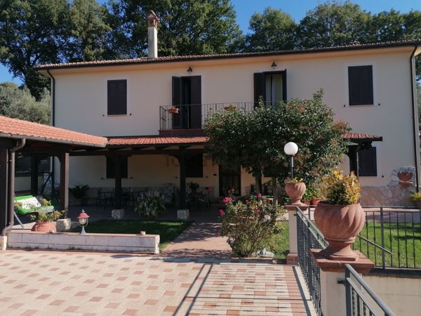 casa indipendente in vendita a Terni