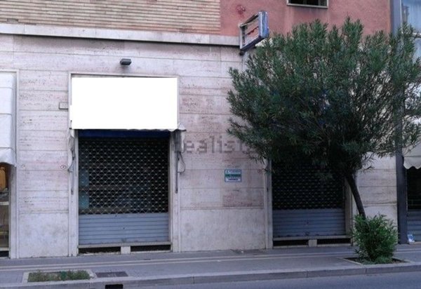 locale commerciale in vendita a Terni