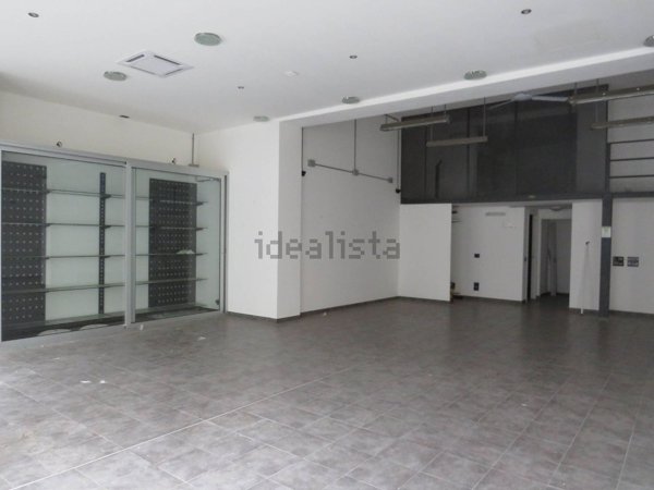 locale commerciale in vendita a Terni